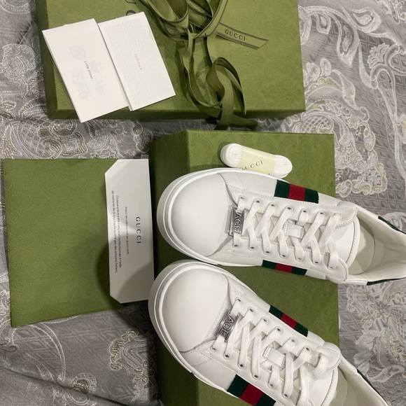 Gucci White Sneakers with Green and Red Accents - Picture 4 of 6